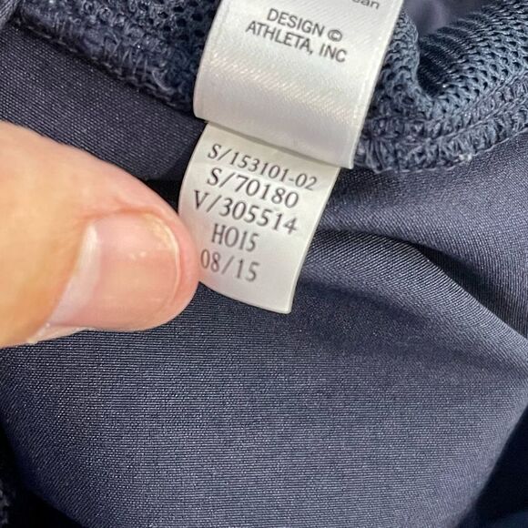 Athleta Lucy Capri Pants. Navy Blue. Size Medium. - Picture 8 of 9